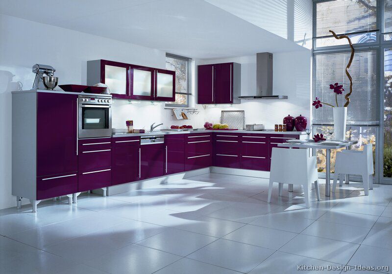 Tủ bếp màu tím 