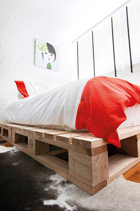 Chiếc giường làm từ gỗ pallet
