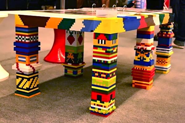  chiếc bàn Lego