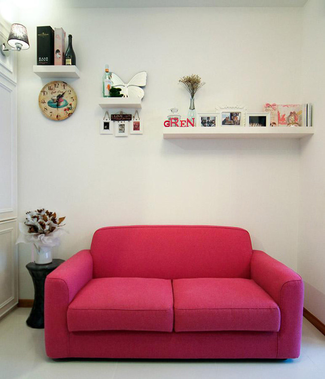 Chiếc sofa màu hồng đậm