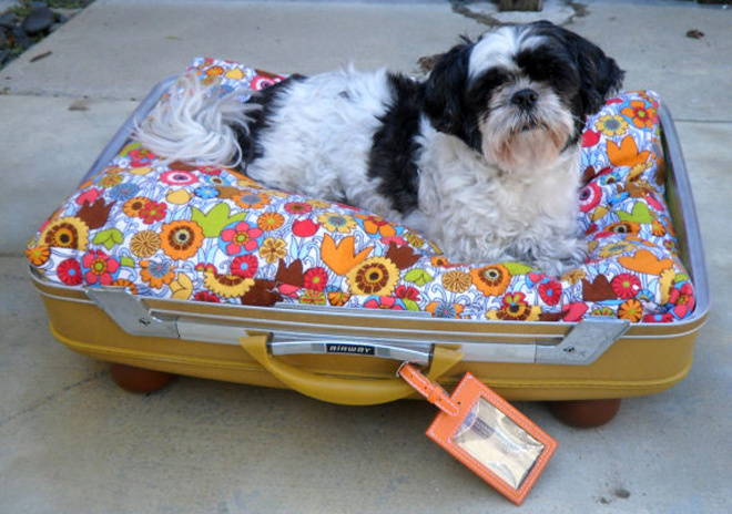 biến những chiếc vali cũ thành một chiếc giường xinh xắn