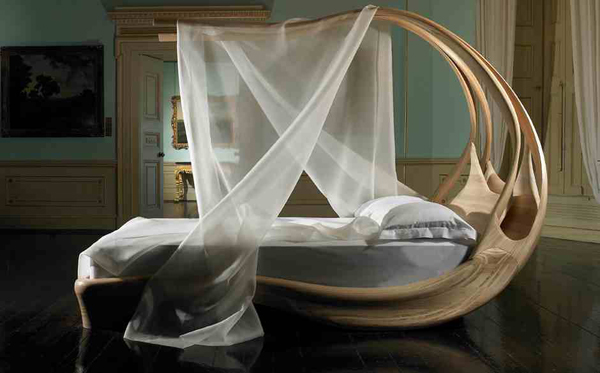Thiết kế vòm ở phần khung giường