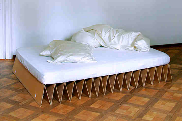 Chiếc giường có thiết kế hình răng cưa