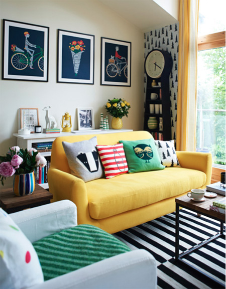 ​Chiếc ghế sofa màu vàng 