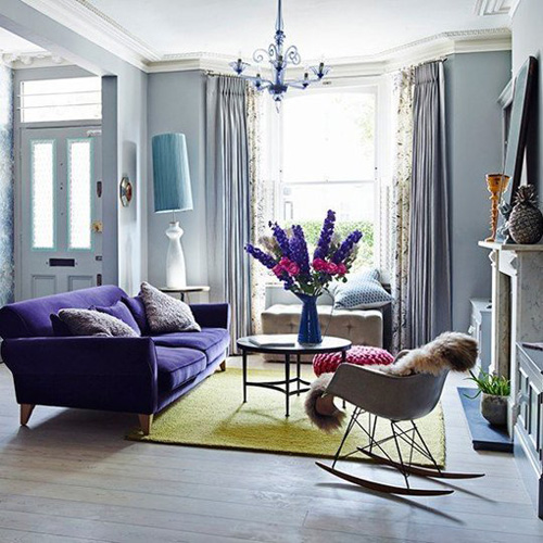 chiếc sofa tông màu tím nhẹ nhàng