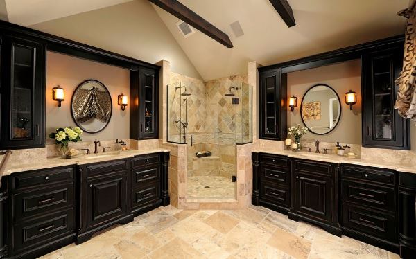  phòng tắm được thiết kế theo phong cách La Mã.