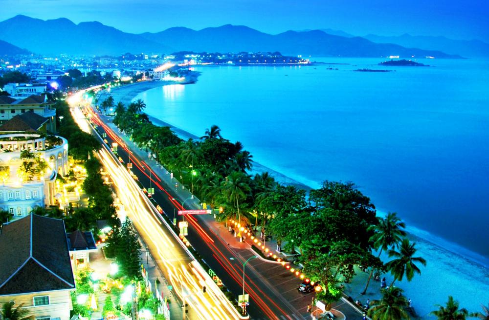 nhiều công trình ven biển Nha Trang