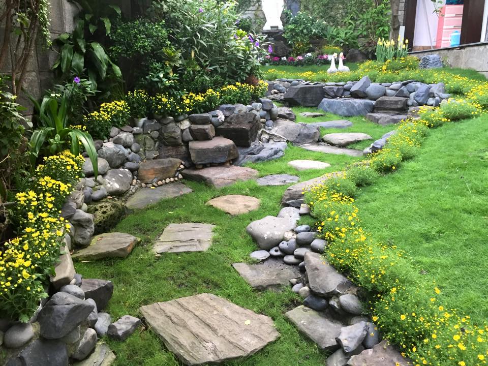 Sân vườn trong căn biệt thự của Đàm Vĩnh Hưng