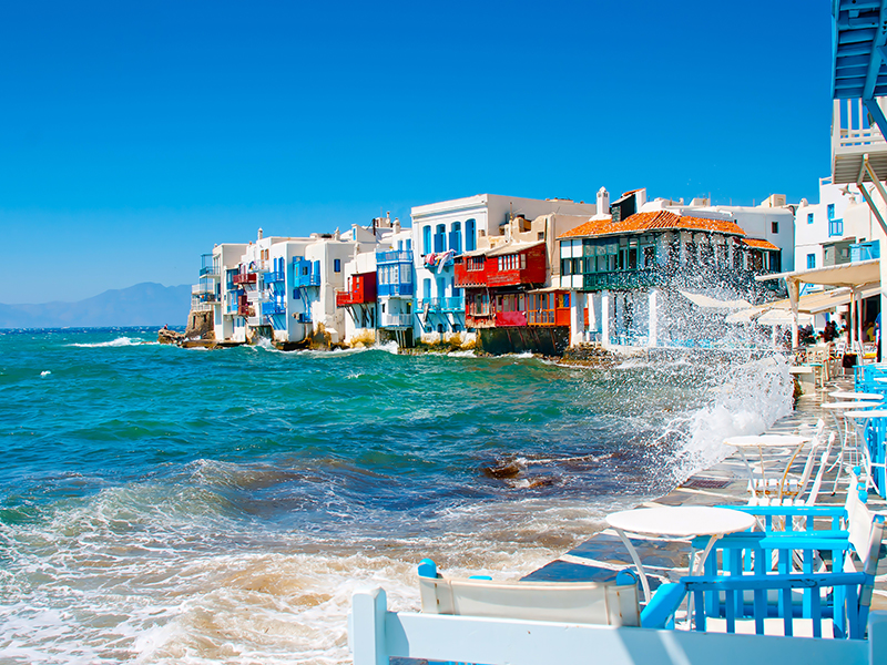 Đảo Mykonos nằm bên bờ biển Địa Trung Hải