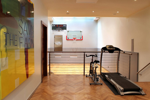 phòng chơi bóng rổ trong nhà
