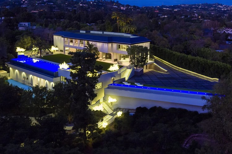 Ông Gala Asher mua biệt thự này từ doanh nhân công nghệ David Bohnett với giá 13,25 triệu USD vào năm 2014 và nay rao bán với 150 triệu USD