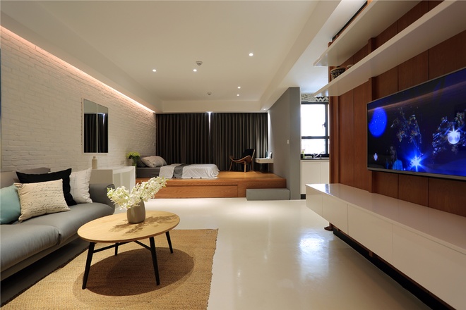 Nội thất đơn giản, gam màu sáng giúp cho căn hộ có cảm giác rộng hơn diện tích thực