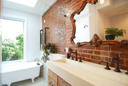 Một bức tường gạch trần trong phòng tắm sẽ khiến không gian này ​ trở nên cá tính hơn nhiều
