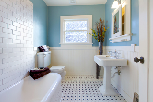 Bạn có thể đem lại cá tính, sự mới mẻ cho phòng tắm bằng cách  ​thay đổi gạch ốp, lát sàn nhà, sơn tường