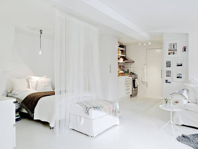 Một chiếc màn quanh giường sẽ giúp bạn có một không gian riêng tư, yên tĩnh