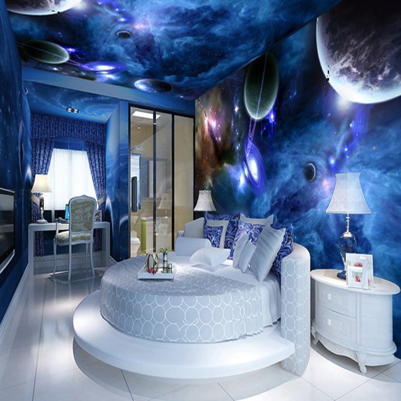Phòng ngủ siêu ấn tượng với giường tròn và những mảng tường đầy hình ảnh vũ trụ