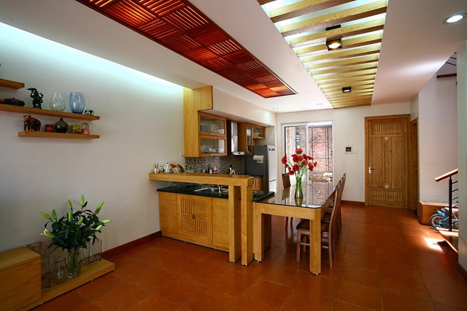 Các không gian trong nhà được thiết kế đơn giản hướng tới dự giao hòa với thiên nhiên