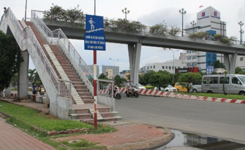 Xây cầu vượt bằng thép tại nút giao An Dương - đường Thanh Niên.