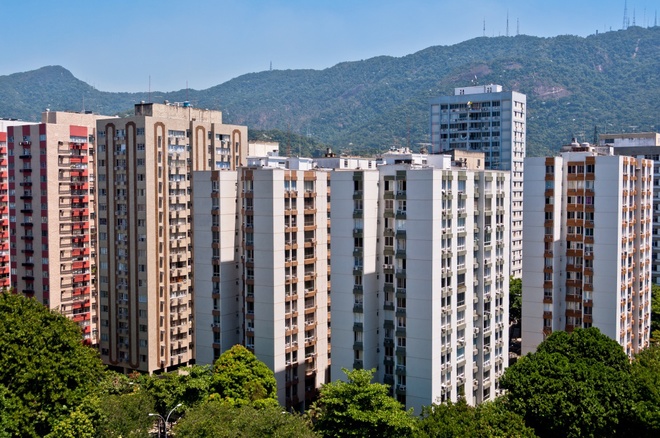 Những khu nhà mới của Rio de Janeiro (Brazil) giống như  ​dãy núi bê tông giữa khung cảnh thiên nhiên