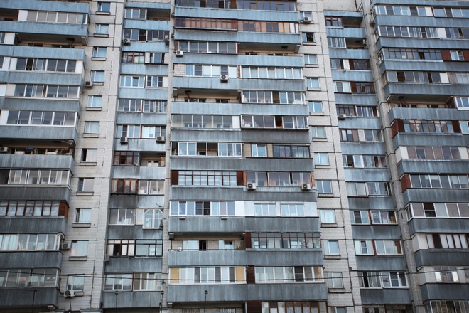 ​Chung cư ở Moscow (Nga) thường có ban công với kính bảo vệ, tránh mưa gió