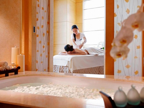 ​Trong khách sạn cũng có các dịch vụ spa cao cấp dành cho khách