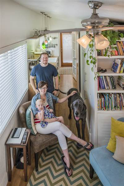 Hai vợ chồng đã bỏ ra 11.400 USD để xây ngôi nhà