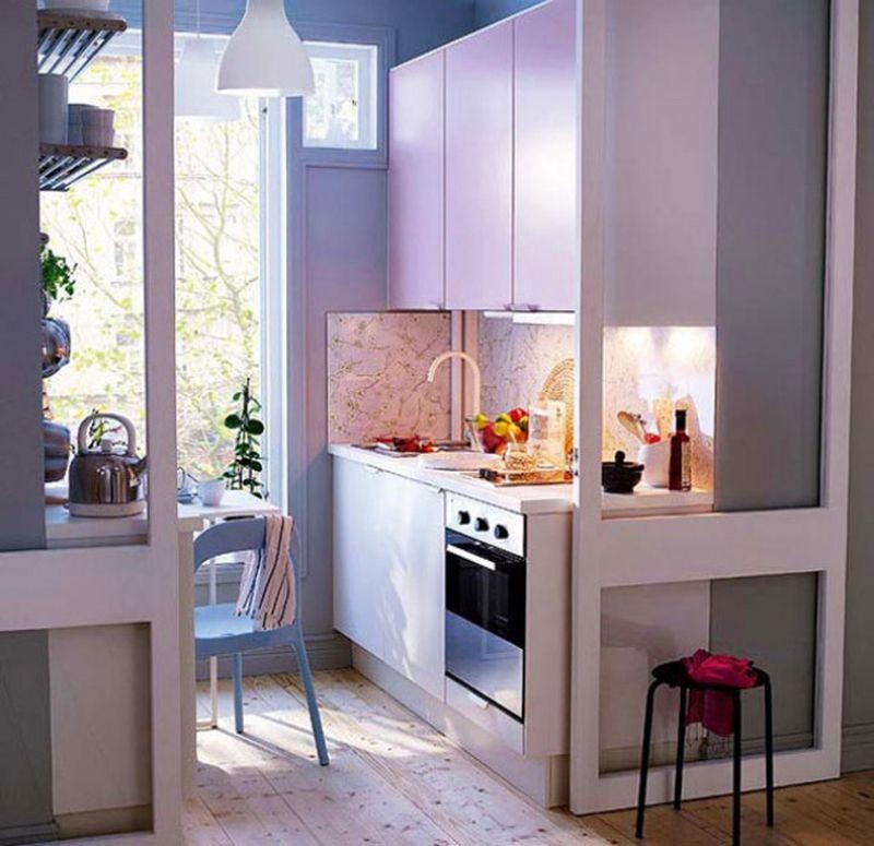 Khu bếp nẫu hình chữ I với khối tủ cánh phẳng cả trên và dưới giúp bạn tận dụng  được tối đa không gian bếp nấu cho các nhu cầu nấu ăn và lưu trữ đồ đạc