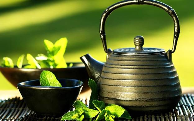 Tết Đoan ngọ cũng là thời điểm Duơng khí quá vượng, nên uống nuớc trà  ​hoặc các thức uống mát để tốt cho sức khỏe - Ảnh minh họa