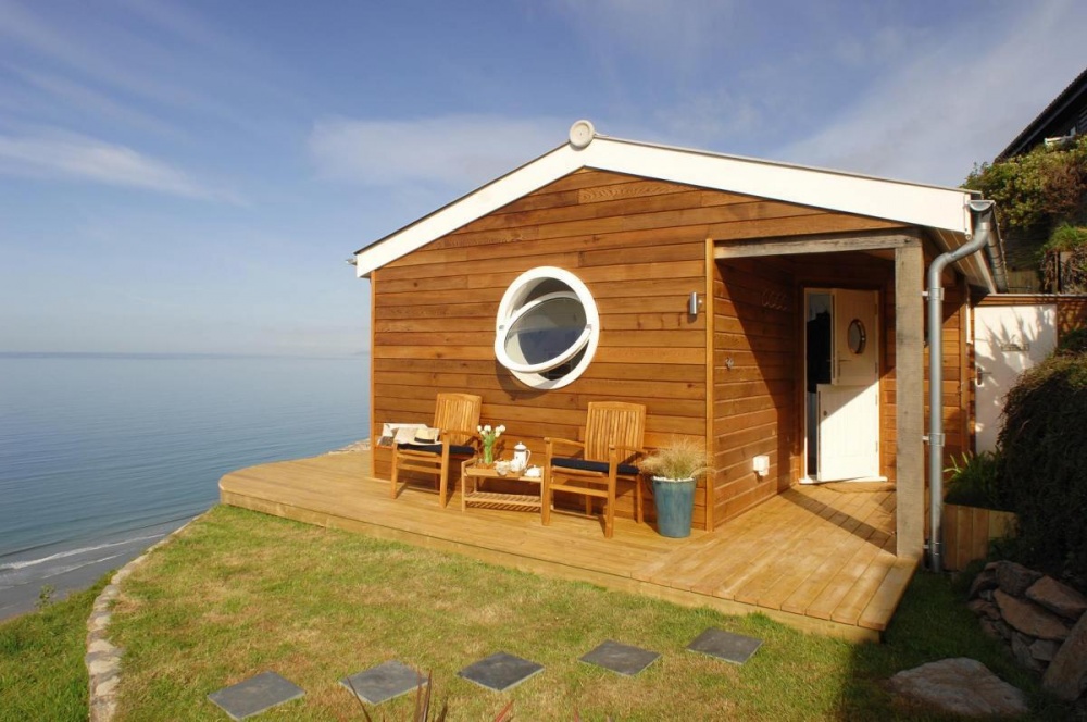 ​Ngôi nhà nhỏ xinh nằm sát bên bãi biển nước Anh