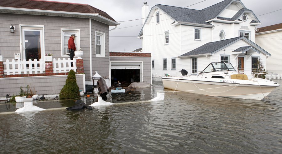 Nhà ven biển tại Mỹ vẫn tăng giá dù bị ảnh hưởng bởi bão lũ