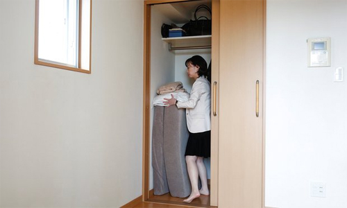 Chị Saeko Kushibiki ở Fujisawa cũng quyết định chỉ sở hữu ​ những thứ mình thực sự cần thiết