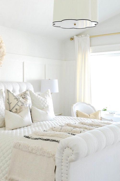 Phòng ngủ màu trắng lãng mạn, ấm áp