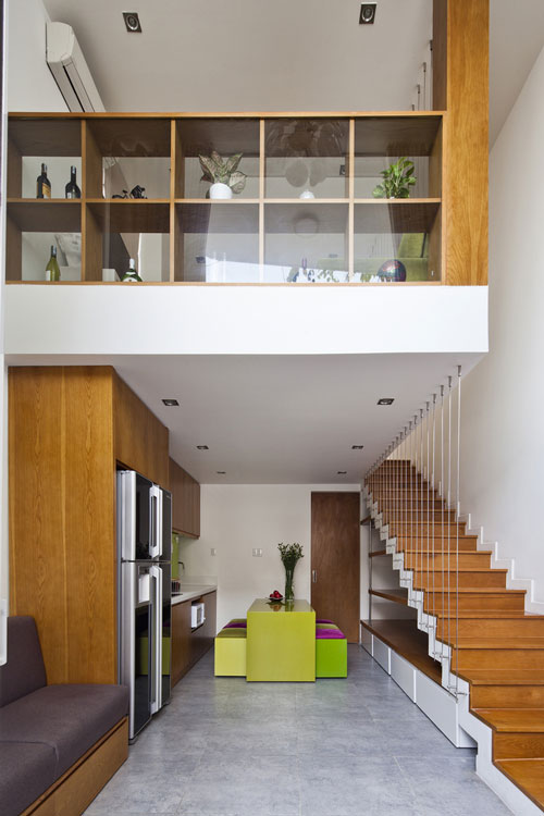Nội thất được thực hiện theo phong cách tối giản, đem lại cho căn nhà nhiều không gian