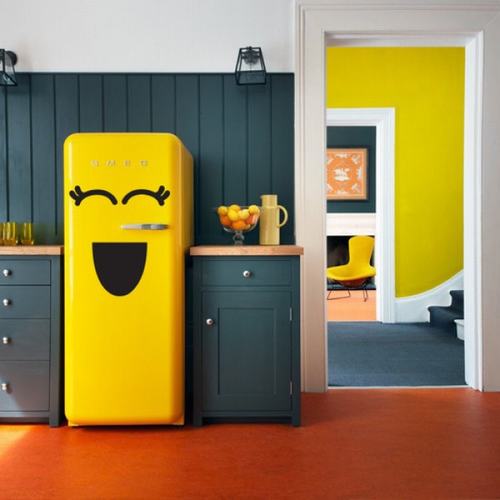 Không gian bếp sinh động, vui tươi với chiếc tủ lạnh đáng yêu 