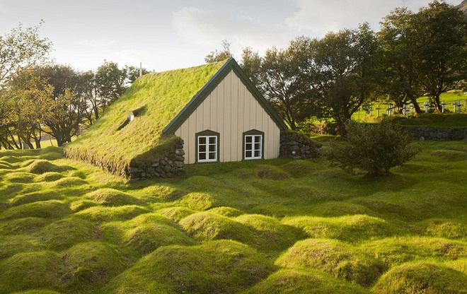 Nhà thờ nhỏ ở khu vực Oaefi, Iceland, được xây dựng vào năm 1884, ngôi nhà được đã miêu tả, nơi đây thậm chí còn đẹp hơn cả cổ tích