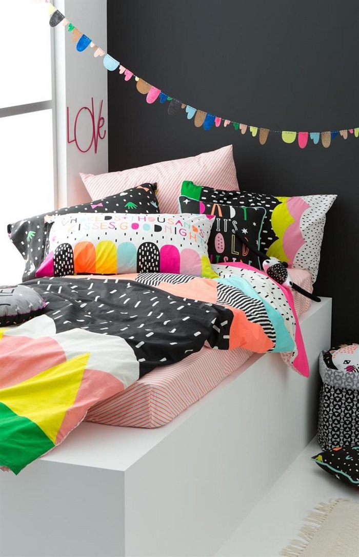 Thiết kế giường nhiều màu sắc 