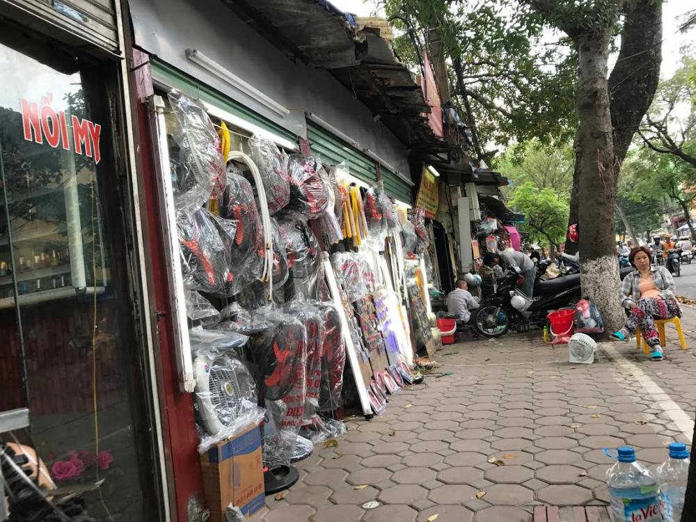cửa hàng siêu nhỏ trên phố Lương Định Của