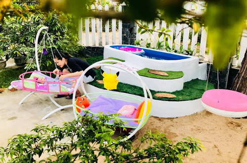 ông bố xây bể bơi mini cho con trong vườn nhà