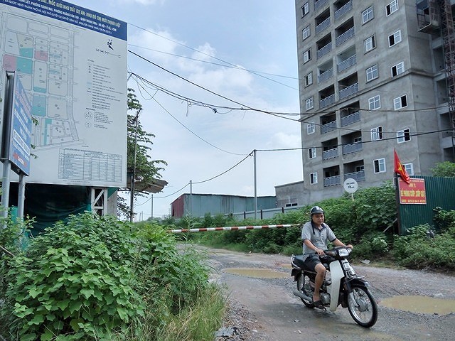 Năm 2004, UBND TP Hà Nội tạm giao 351.618m2 đất tại các phường Hoàng Văn Thụ, Tương Mai, Thịnh Liệt (quận Hoàng Mai) cho Licogi lập phương án GPMB dự án Khu đô thị mới Thịnh Liệt. 