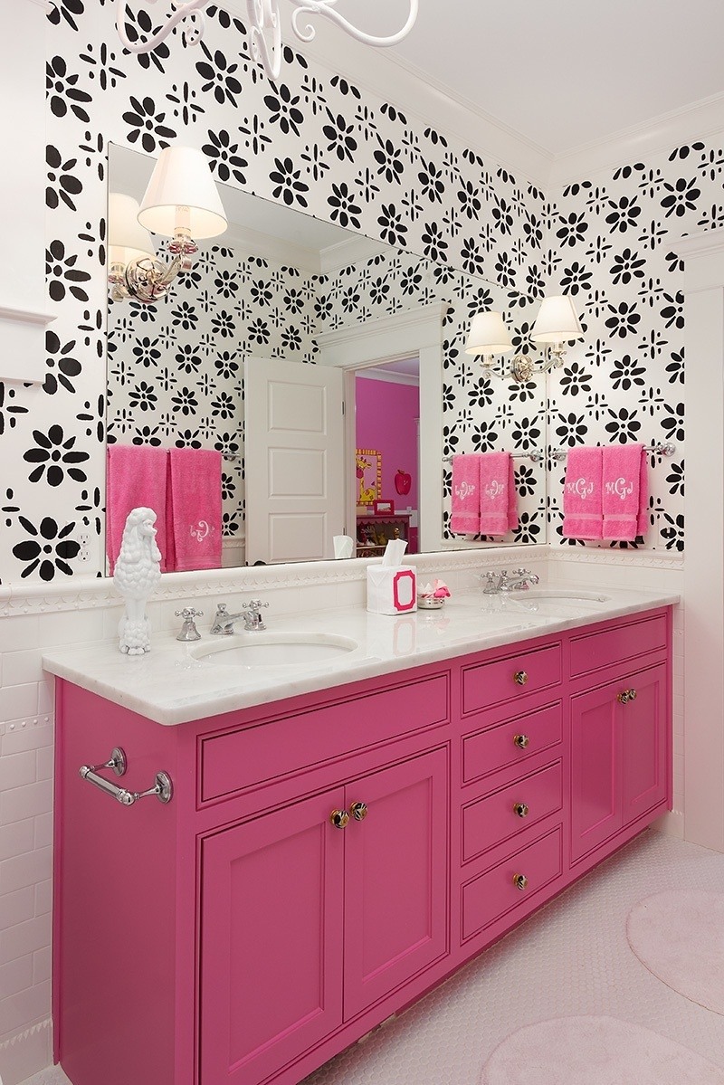 phòng tắm màu hồng ngọt ngào