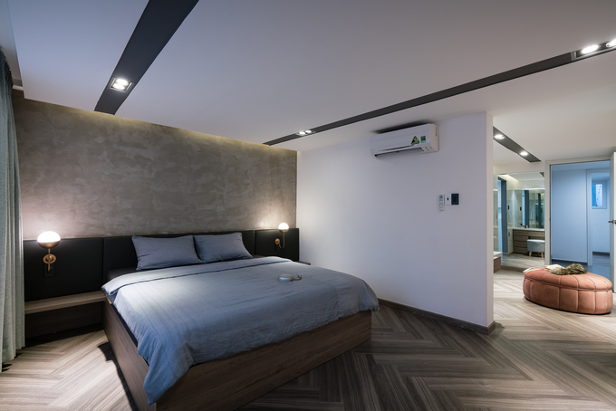 Phòng ngủ master được bố trí ở tầng 2 nhà ống Sài Gòn. 