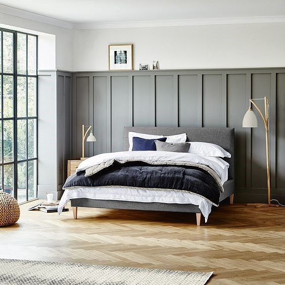 Phòng ngủ tông màu trung tính chủ đạo với nội thất đơn giản 