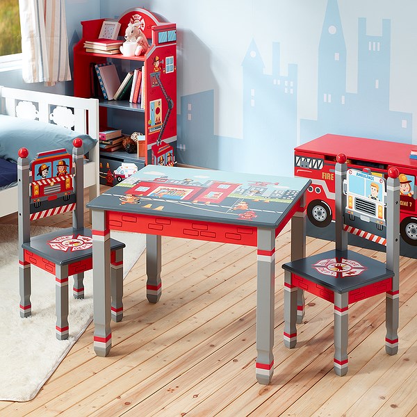 bàn ghế trẻ em được thiết kế mô phỏng theo trò chơi xếp hình 