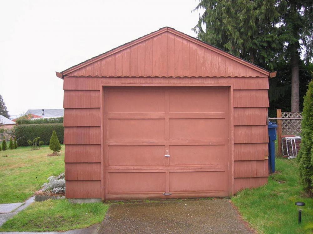 Ngoại thất ngôi nhà nhỏ khá hút mắt với tông màu gạch đỏ cam.