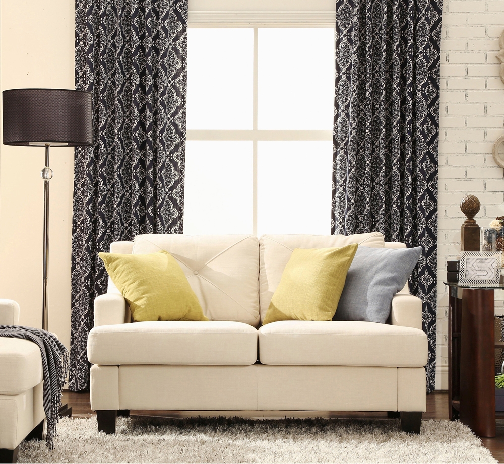 Ghế sofa bọc vải phù hợp với cả phòng khách mùa hè và mùa đông.