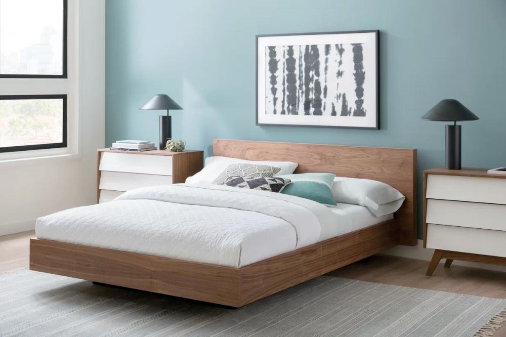 Các đường vân gỗ tự nhiên là điểm cộng của mẫu giường gỗ.