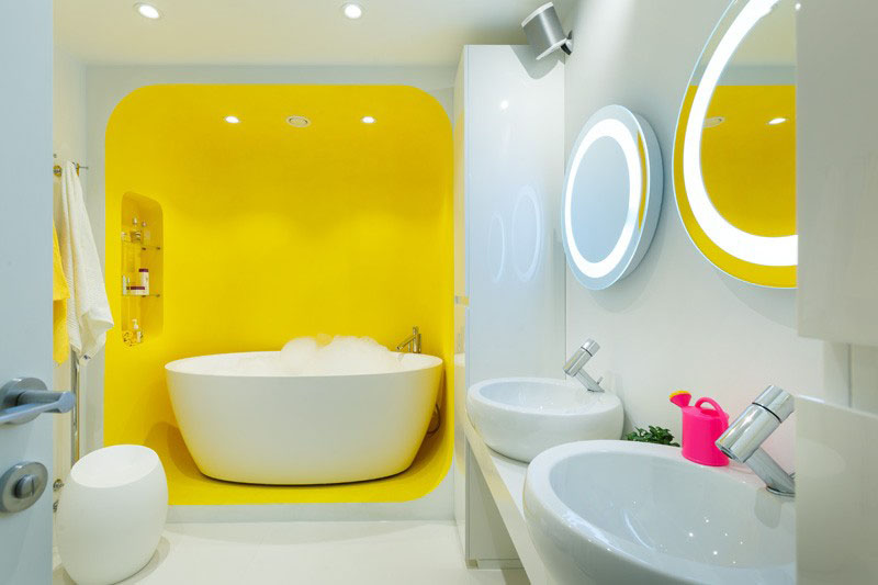 phòng tắm màu vàng đẹp