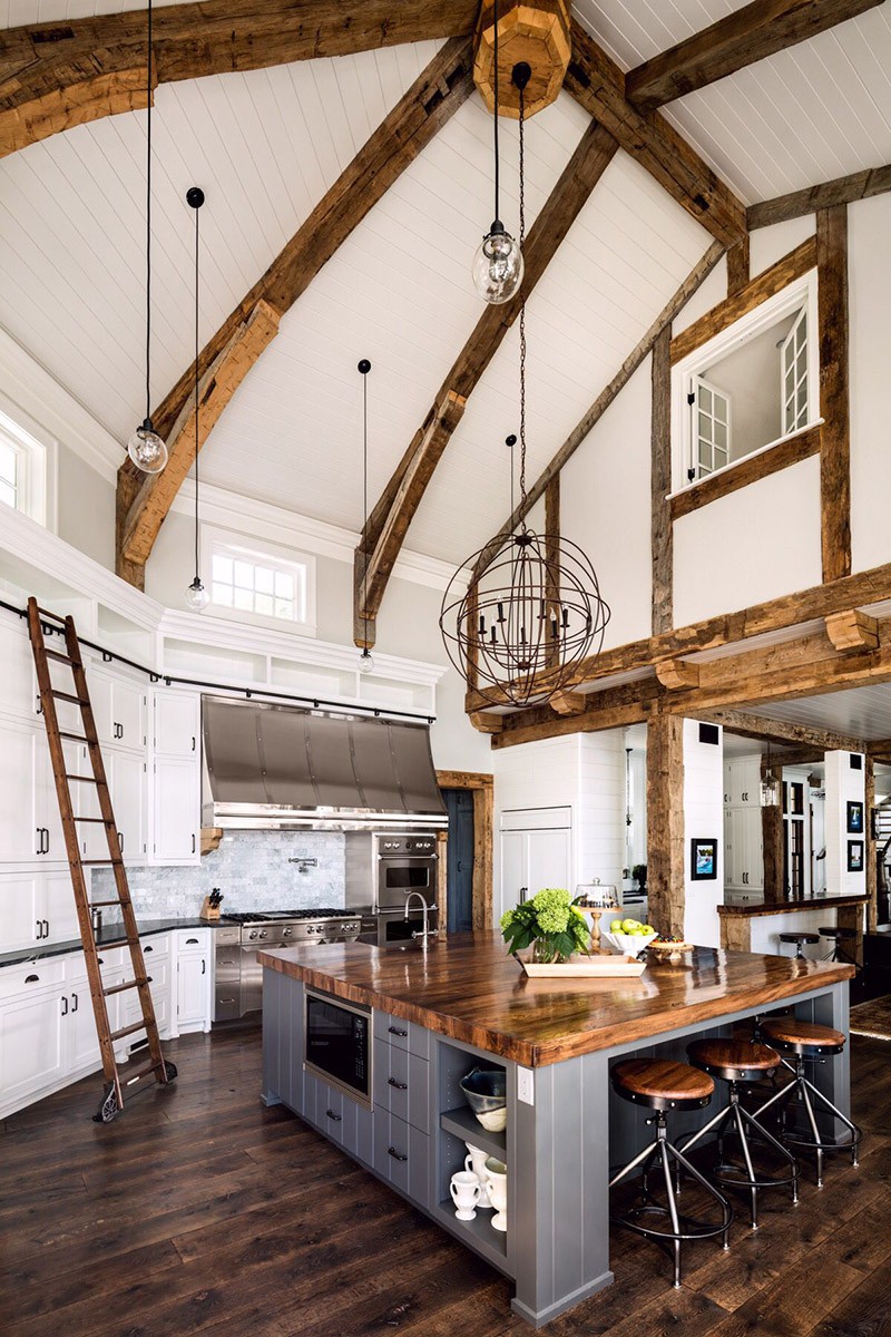 Hình ảnh phòng bếp độc đáo với gầm gỗ, trần cao, đảo bếp đa năng