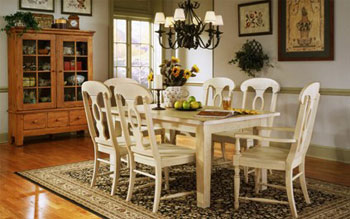 an1 Tinh tế với bàn ăn màu trắng sẽ làm không gian tinh tế và đẹp mắt hơn