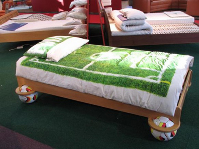 Chiếc giường sân cỏ.